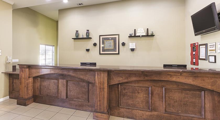 La Quinta Inn & Suites by Wyndham San Antonio The Dominion